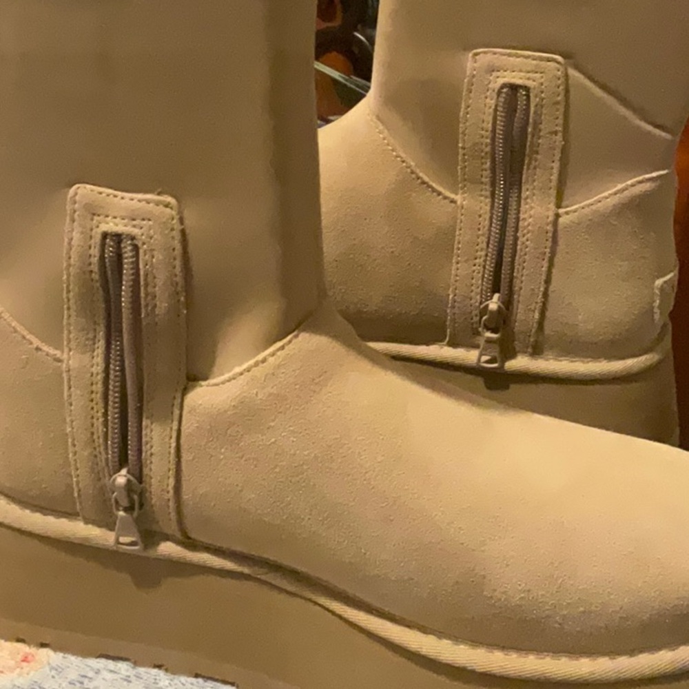 UGG Platform Boots in Sand Size 10, NWT - Picture 12 of 16